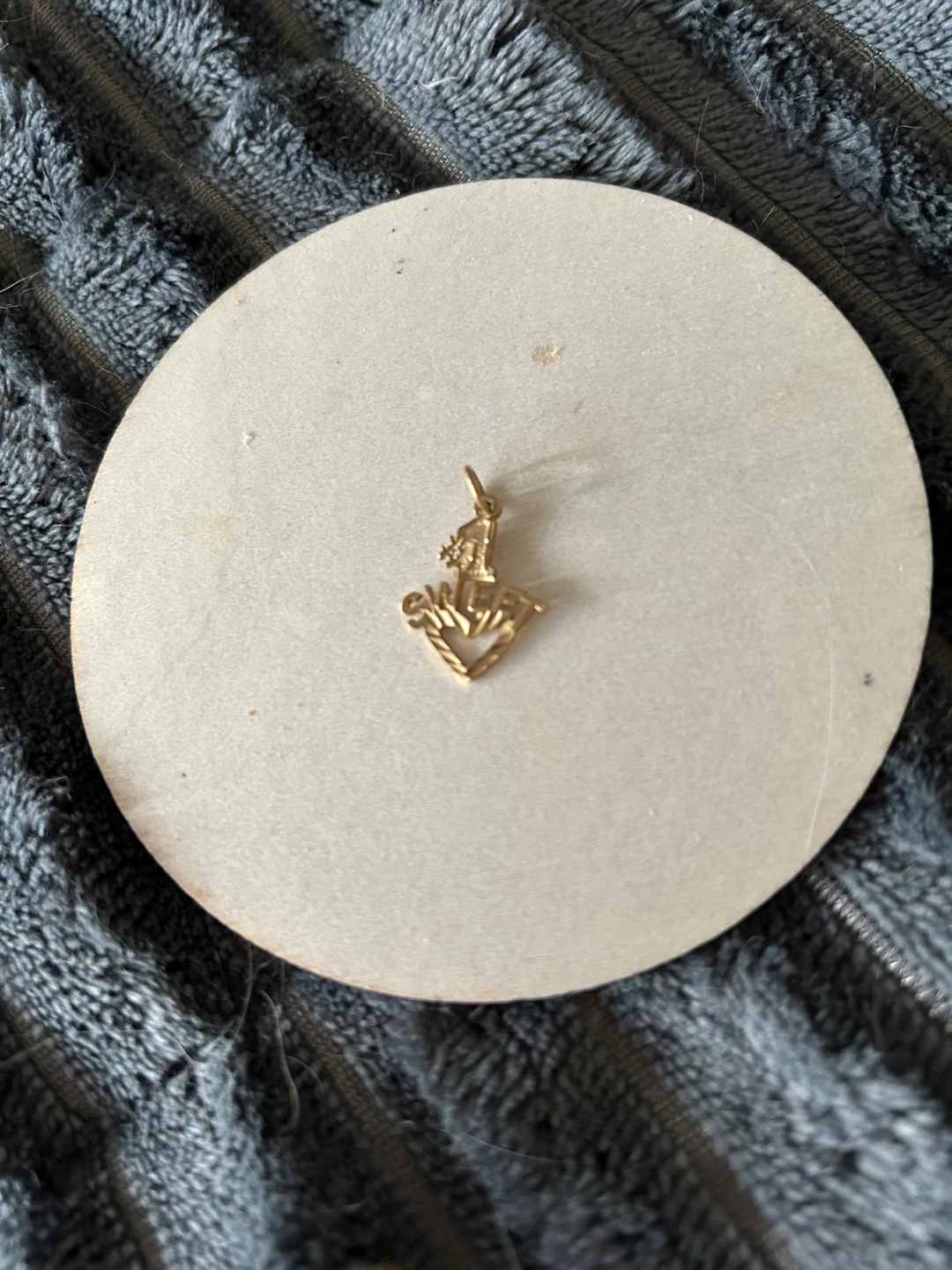 Yellow 10 C gold pendant