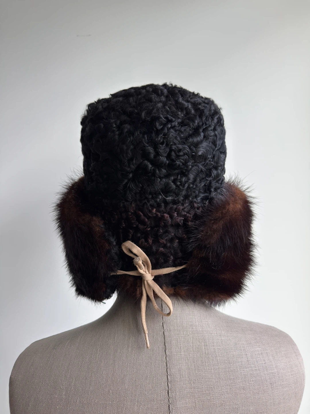 Persian Lamb Fur Hat with Mink Fur Trim - photo 3