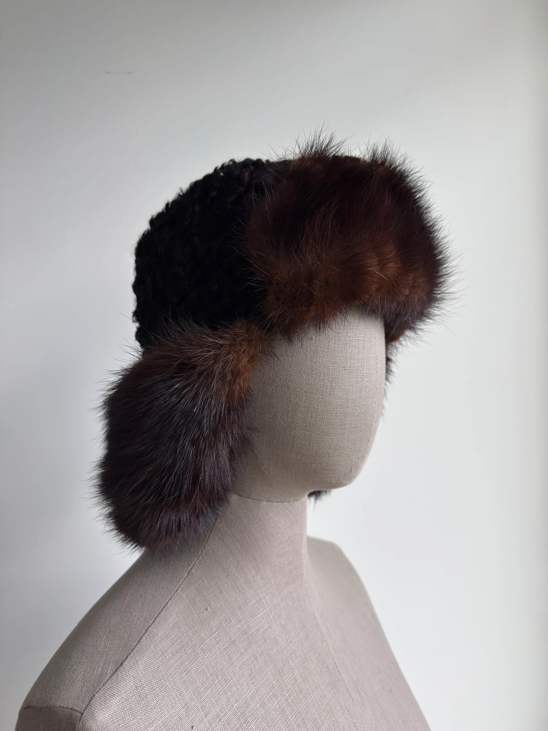 Persian Lamb Fur Hat with Mink Fur Trim - photo 4