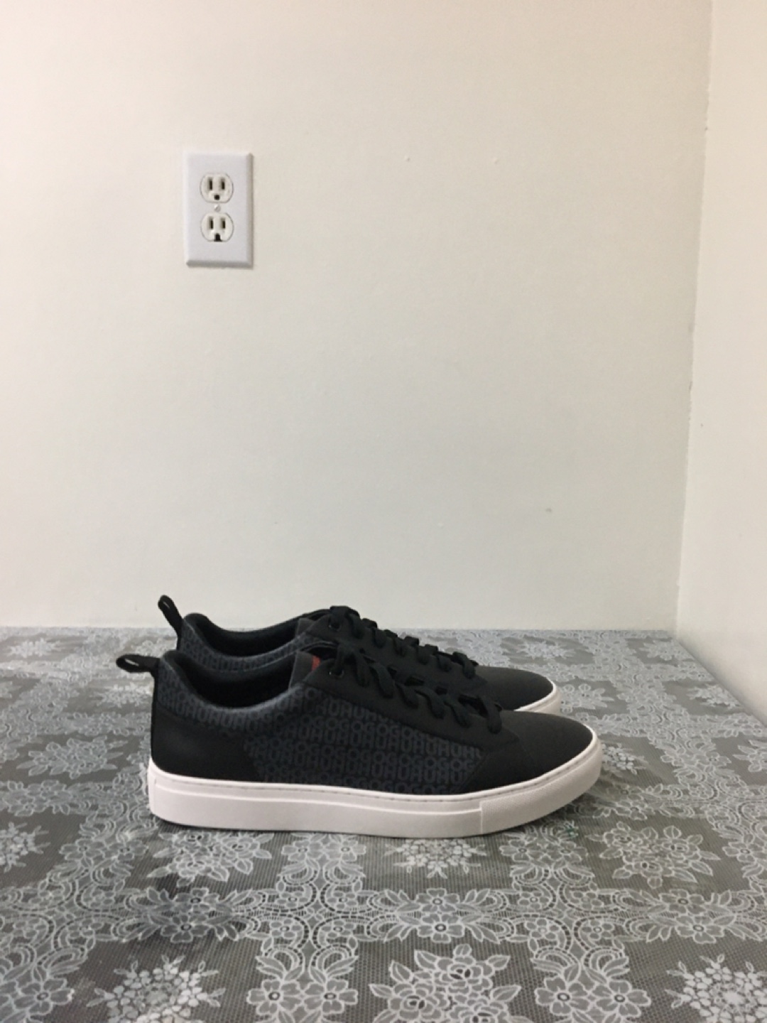 HUGO Men's Black Low-Top Sneakers - photo 2