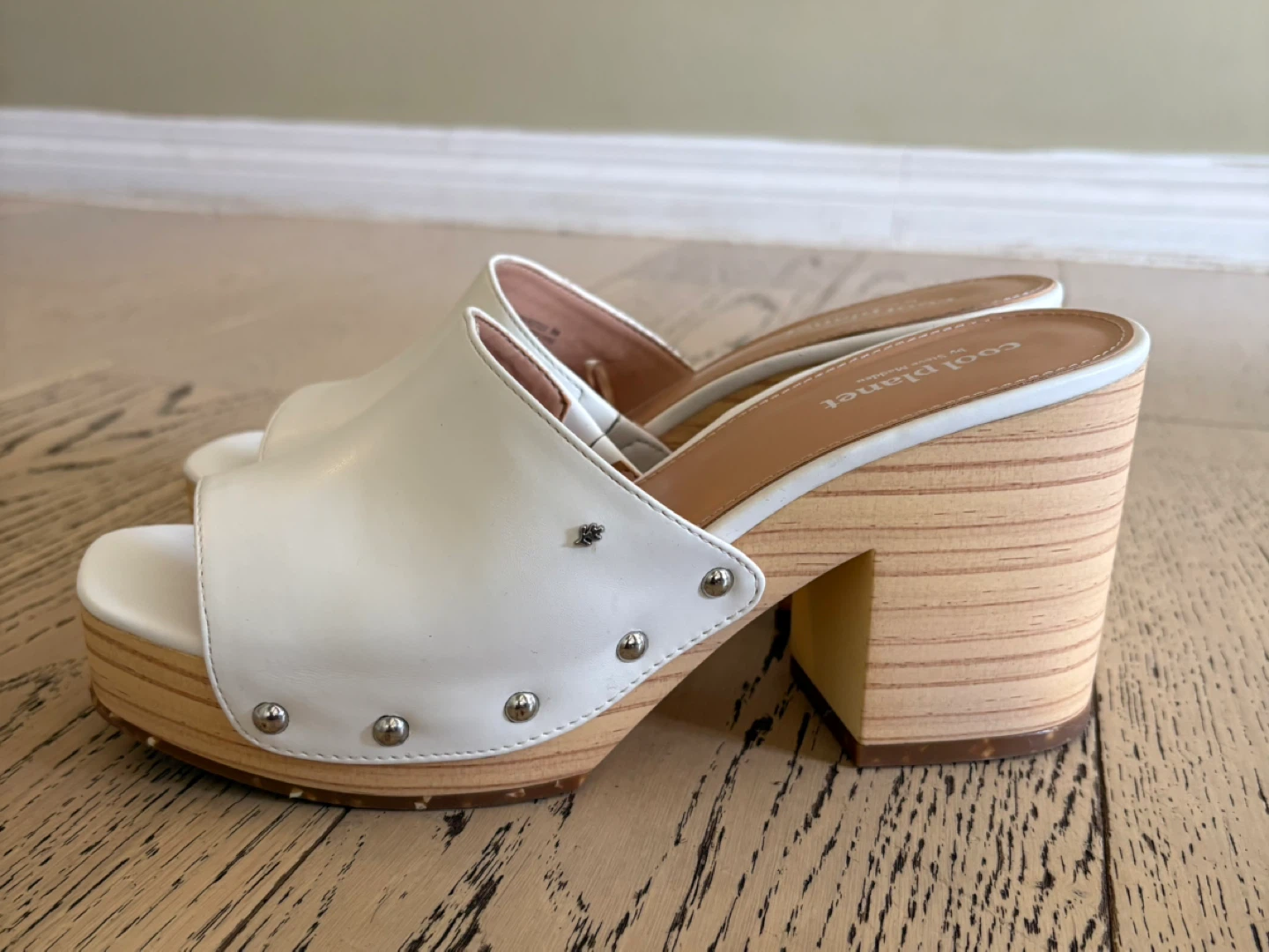 Cool Planet by Steve Madden White Clogs - Size 9