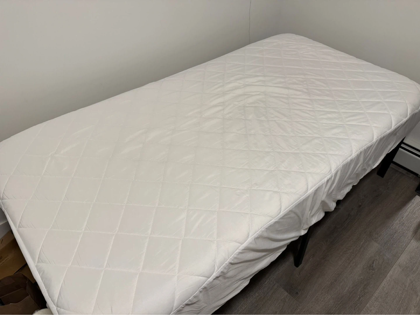 Mattress - Twin size with cover - photo 2