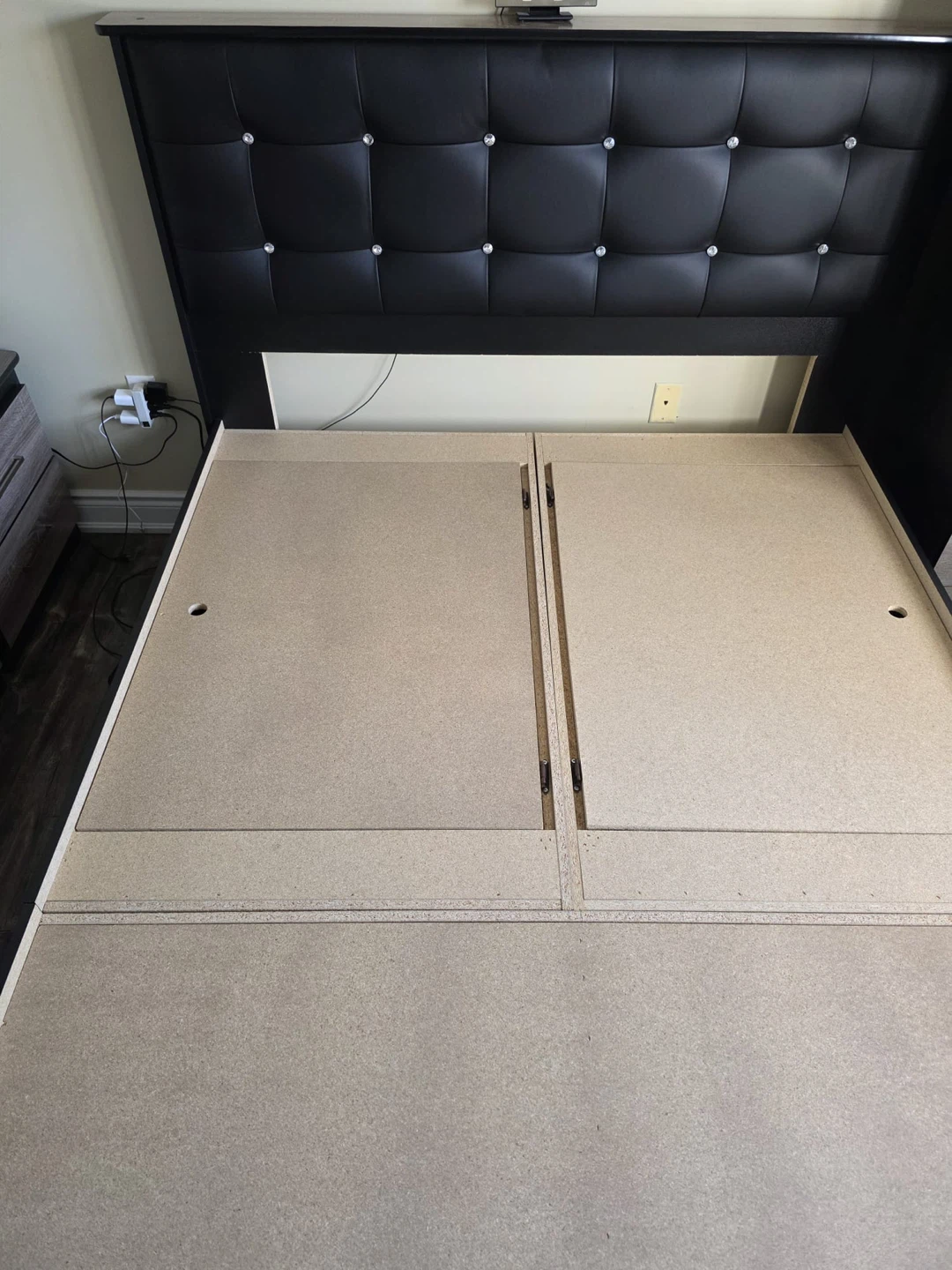 Queen size box bed with night table and dresser - photo 3