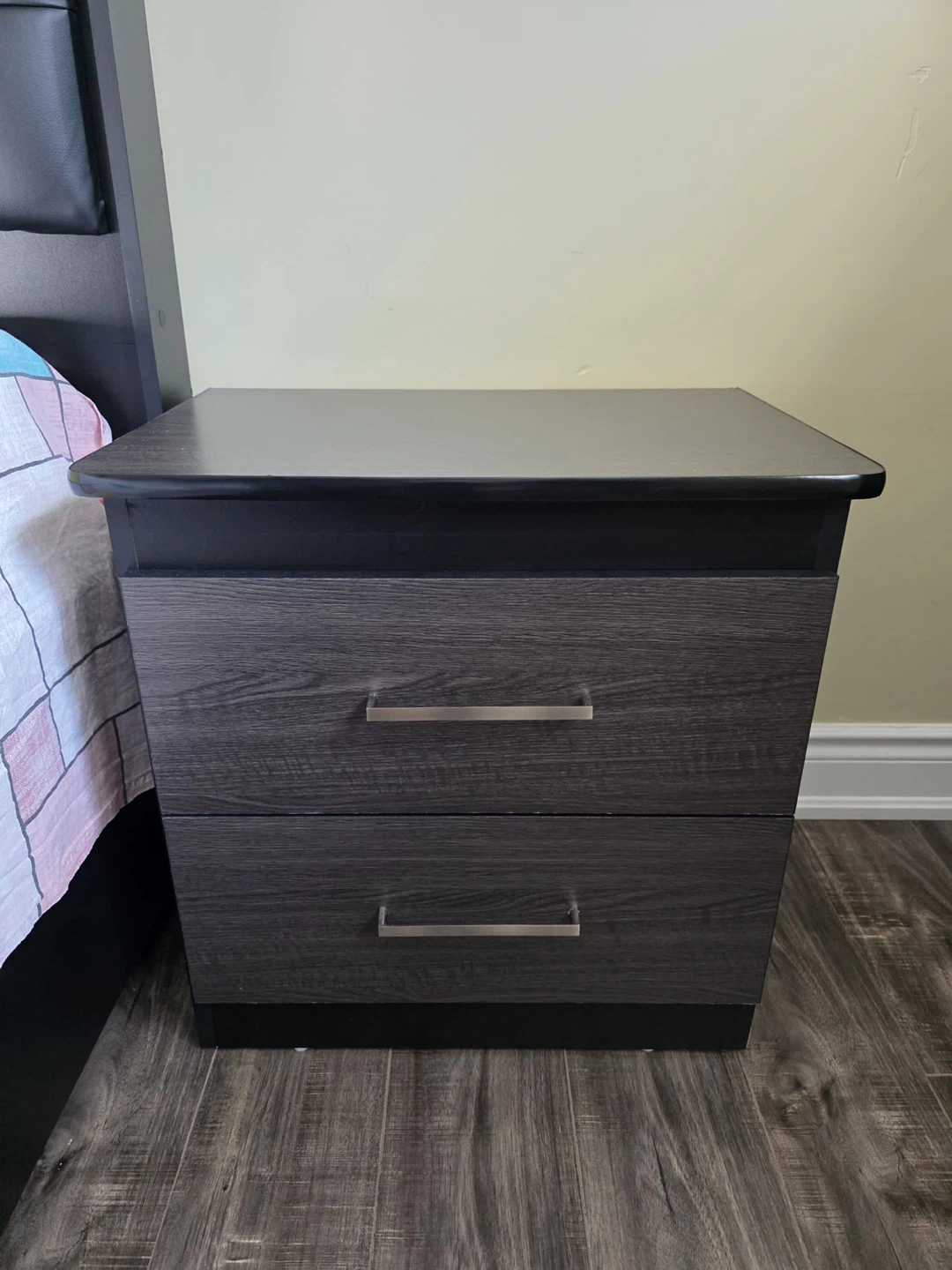 Queen size box bed with night table and dresser - photo 5