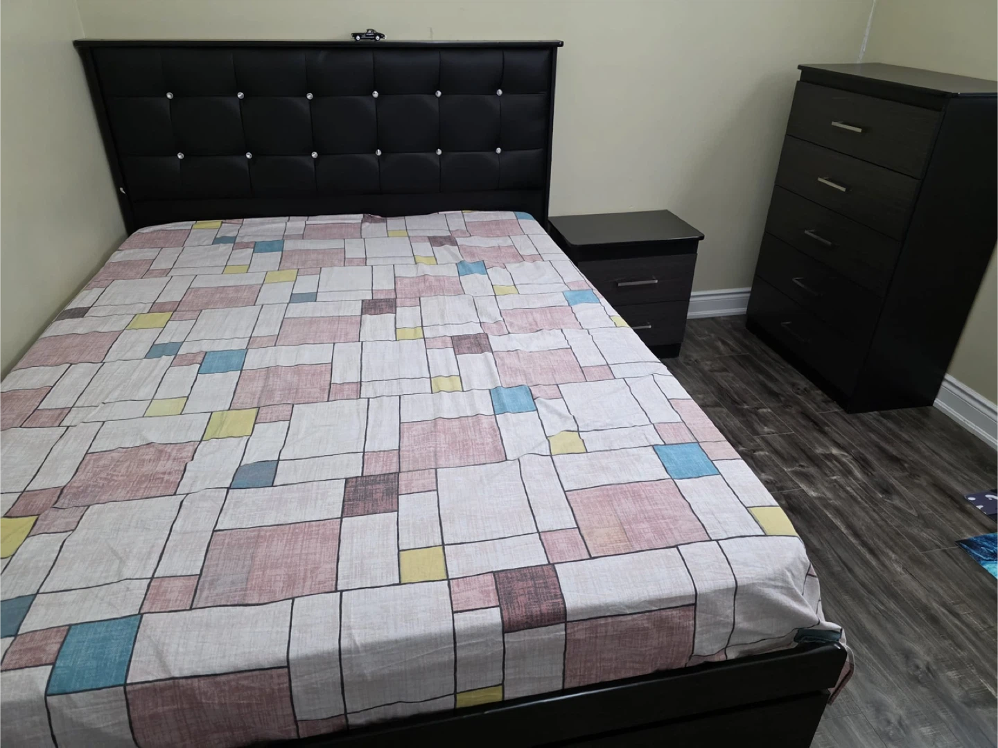 Queen size box bed with night table and dresser