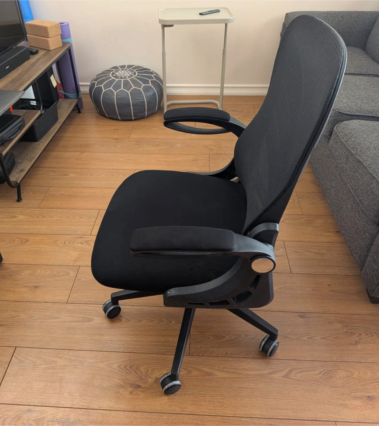 Black Mesh Back Office Chair - photo 2