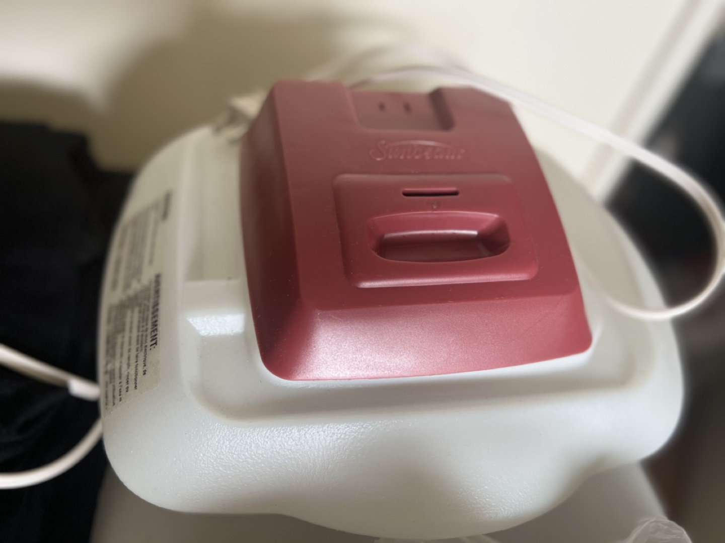 Like New-Sunbeam White Plastic Water Reservoir with Red Top