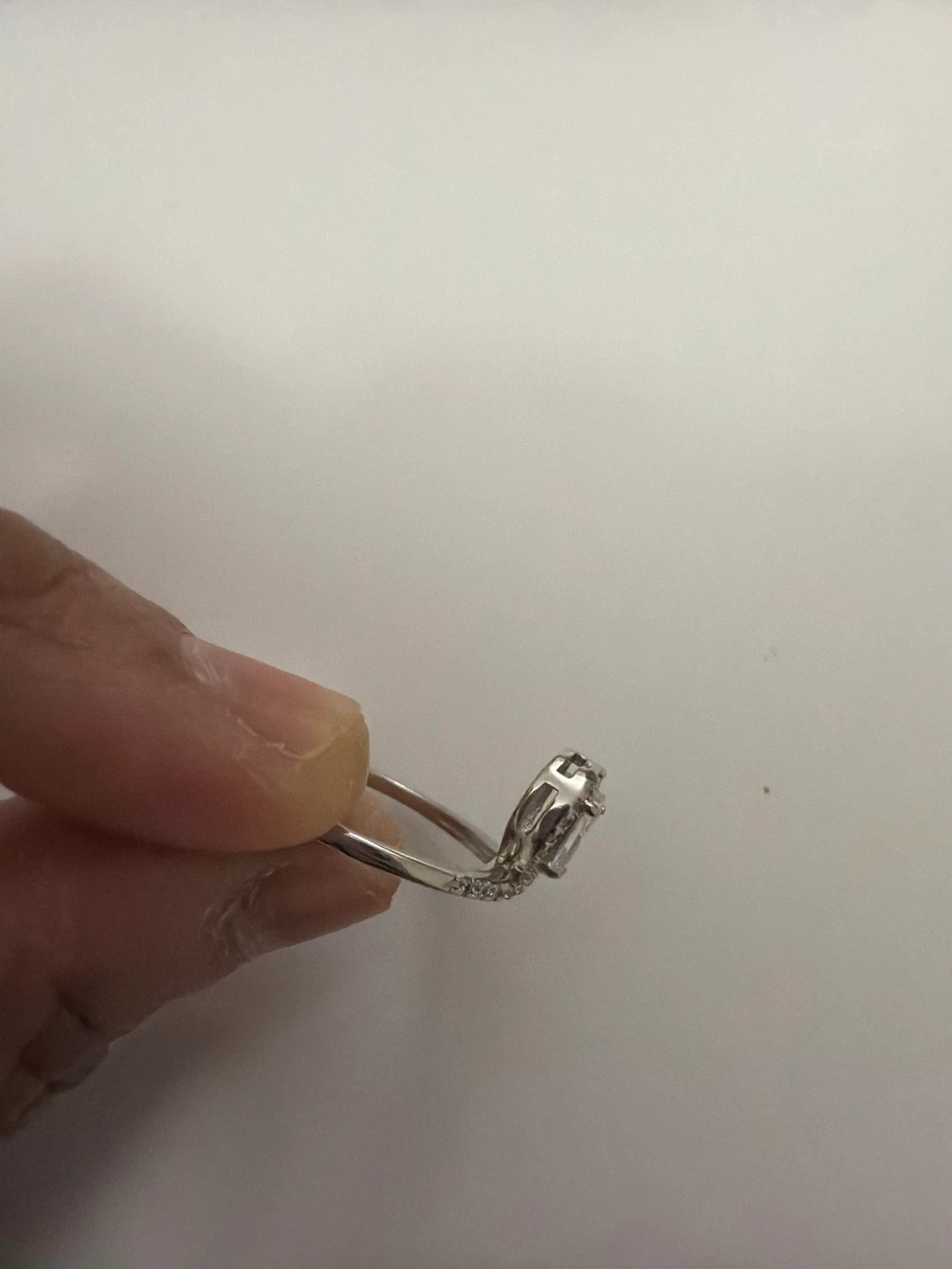 Elegant Silver Ring With a Central CubicZirconia - photo 2