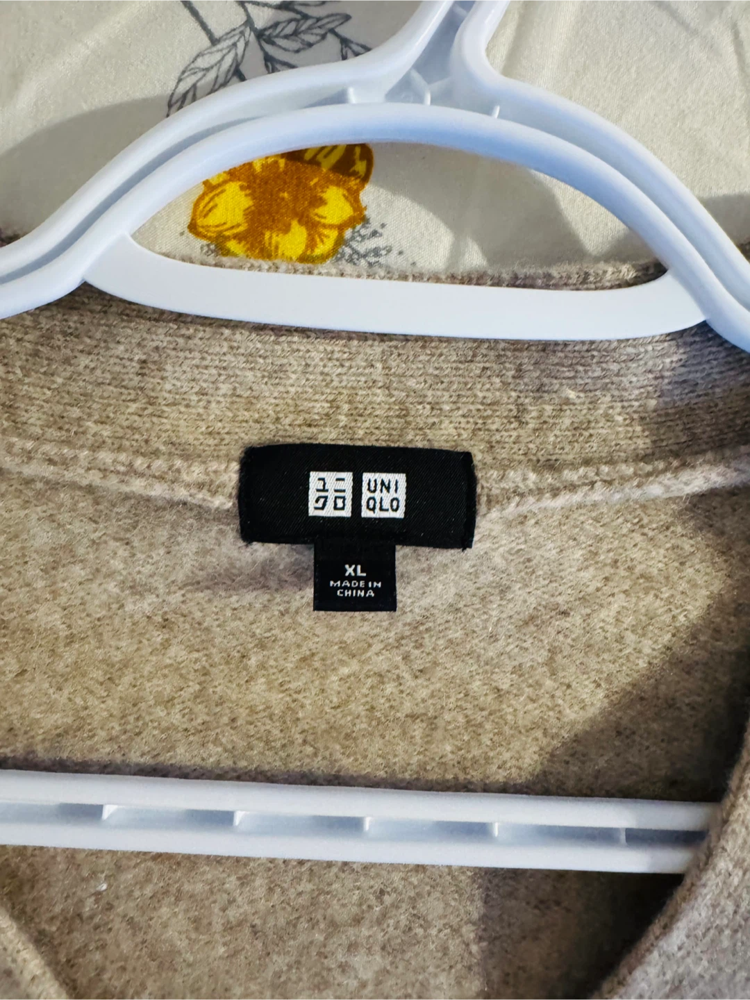 UNIQLO Soufflé Yarn V Neck Cardigan - XL Beige - photo 2