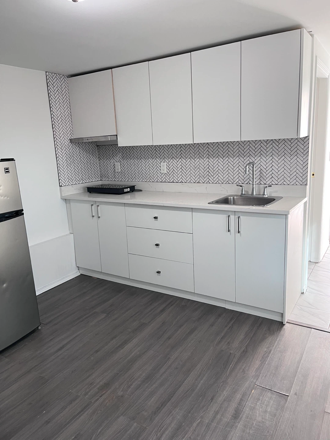 1 studio 1 bathroom at ground level for rent. SE Vancouver.