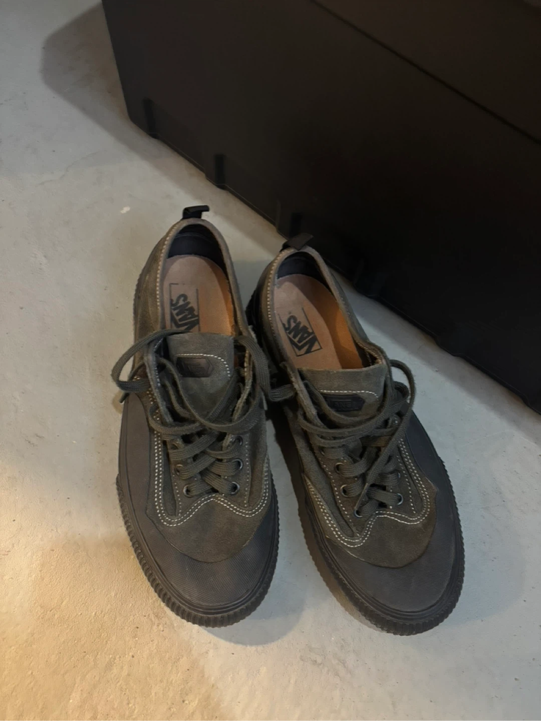 Vans Men's Size 11 US Sneakers - photo 2