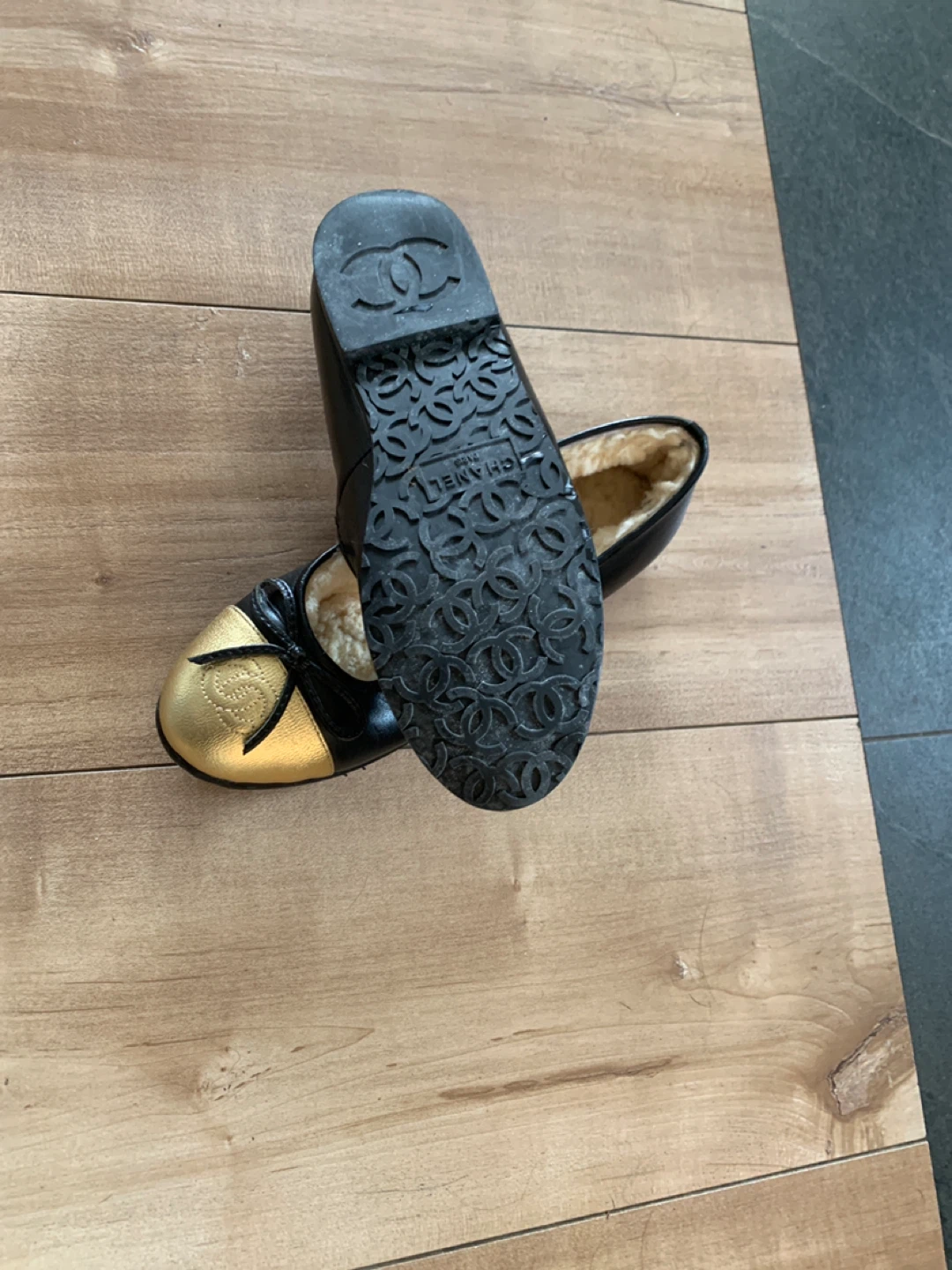Chanel Black Leather & Gold Cap Toe Ballerina Flats - photo 5