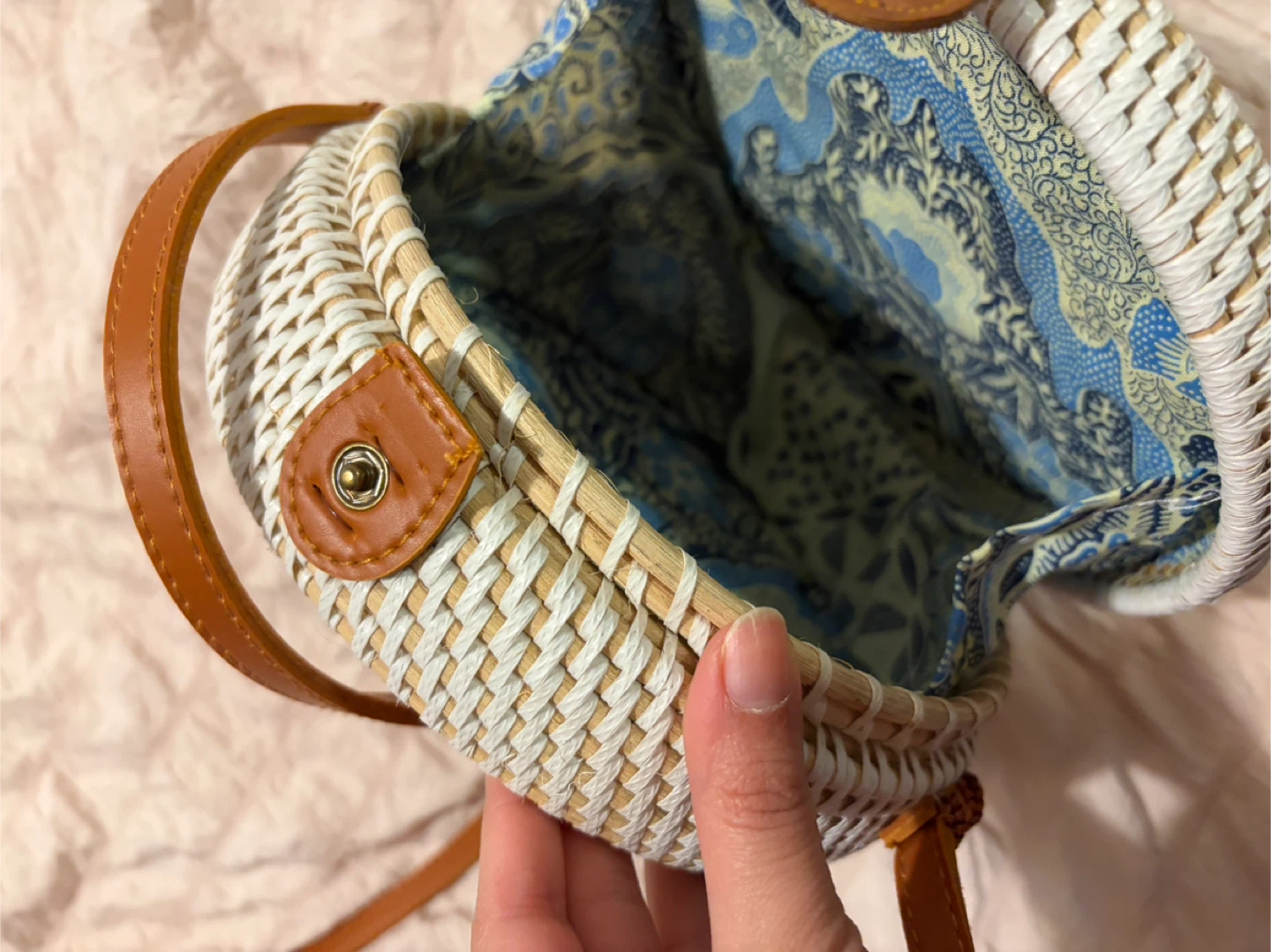 White Round Hand Woven Bag - photo 3