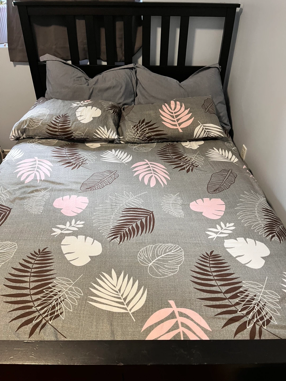 Moving sale!! Black Bed Frame with 2 drawers and Free mattress - photo 2
