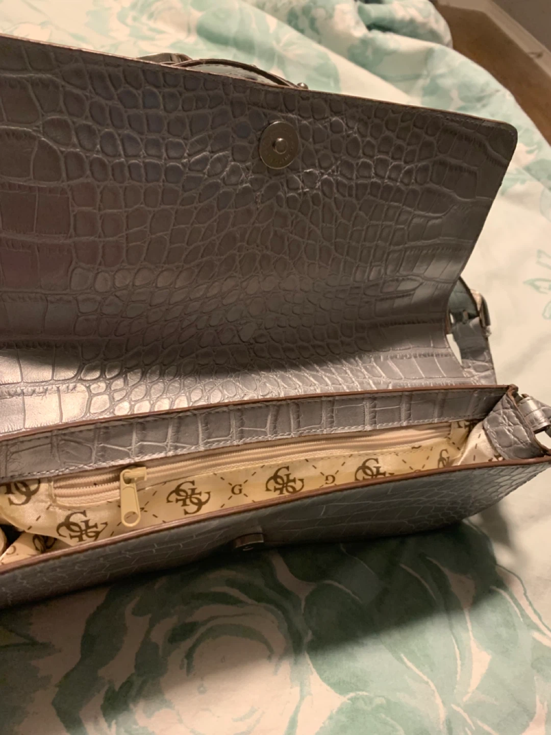 Silver Guess Crocodile Embossed Shoulder Bag - photo 3