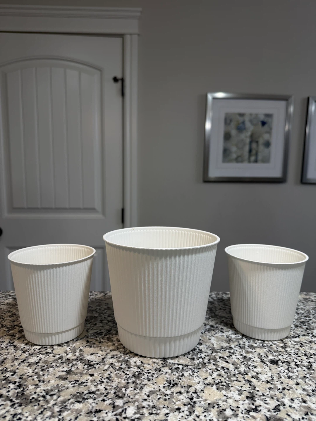 Set of 3 White Ribbed Planters