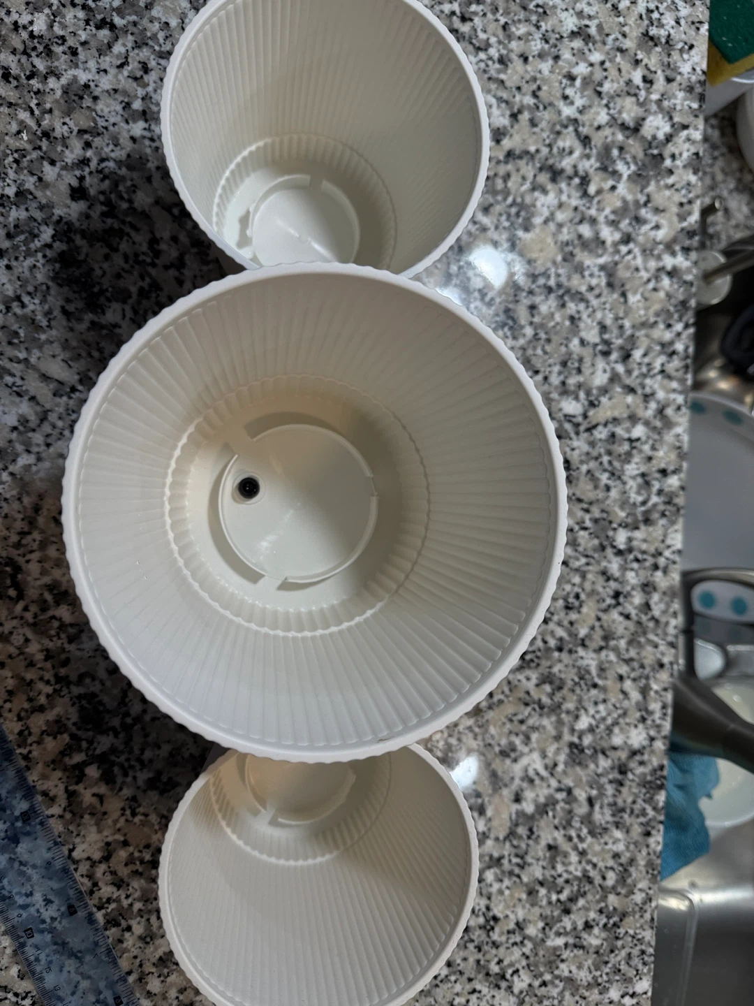Set of 3 White Ribbed Planters - photo 2