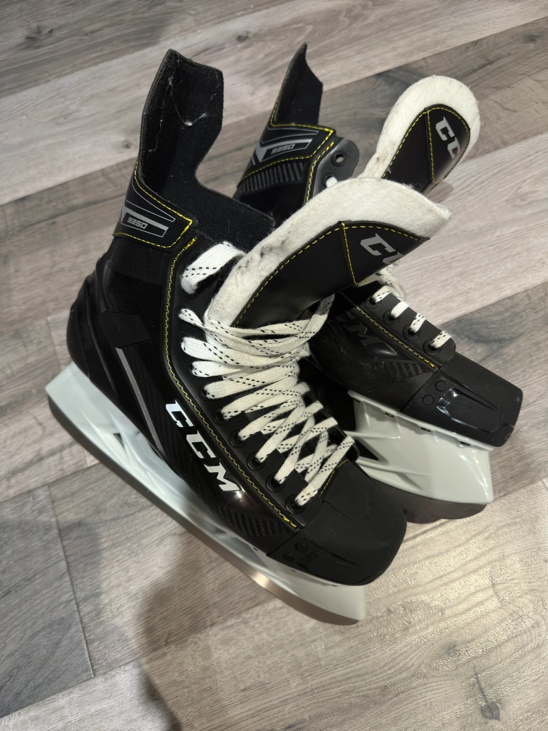 CCM 9350 Hockey Skates