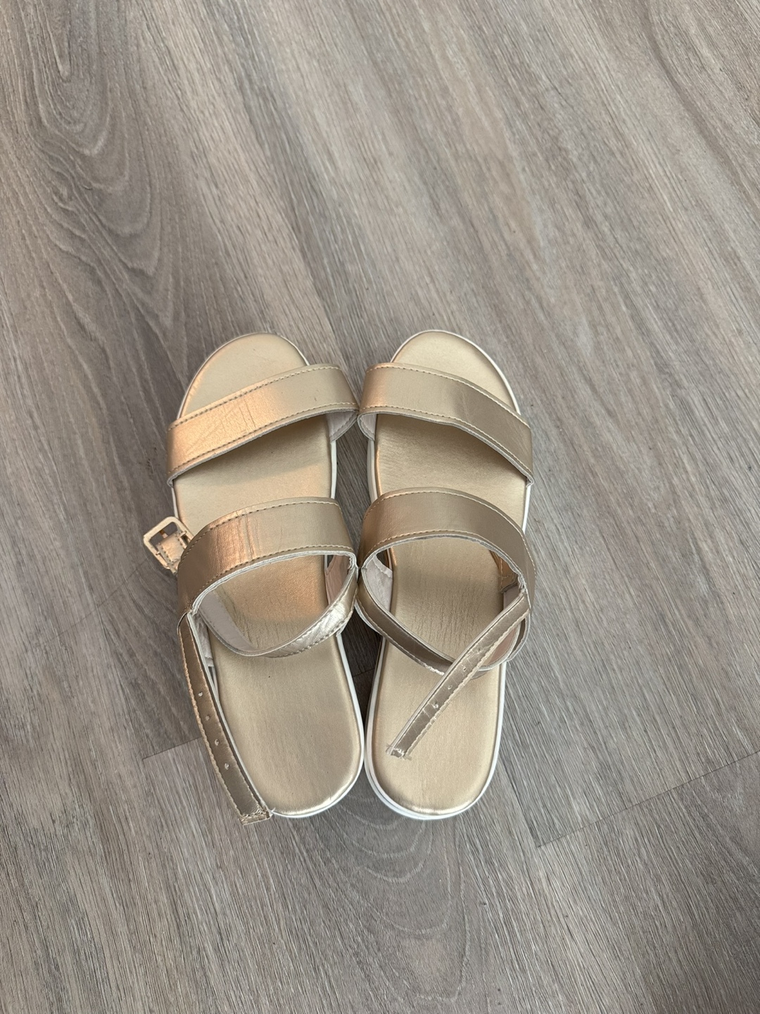 Cute sandals for summer (gold colour) - photo 2