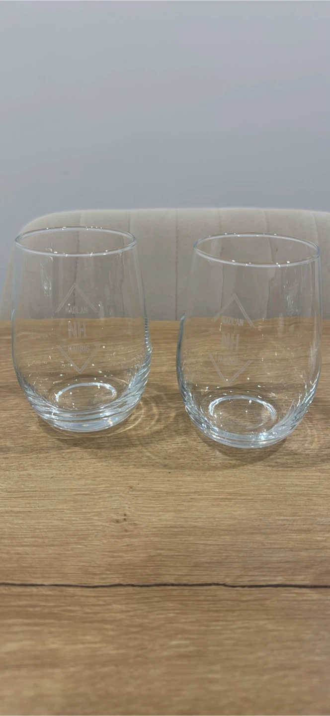 Set of 2 Stemless Wine Glasses - "HADLAN NH MORRIS"