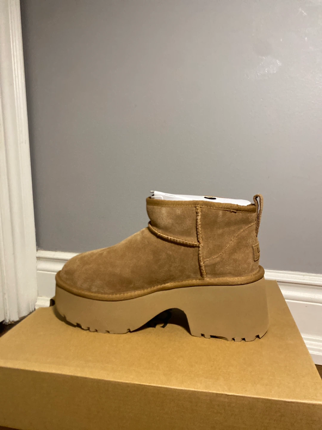 UGG W Classic Ultra Mini New Heights Platform Boots Size 9