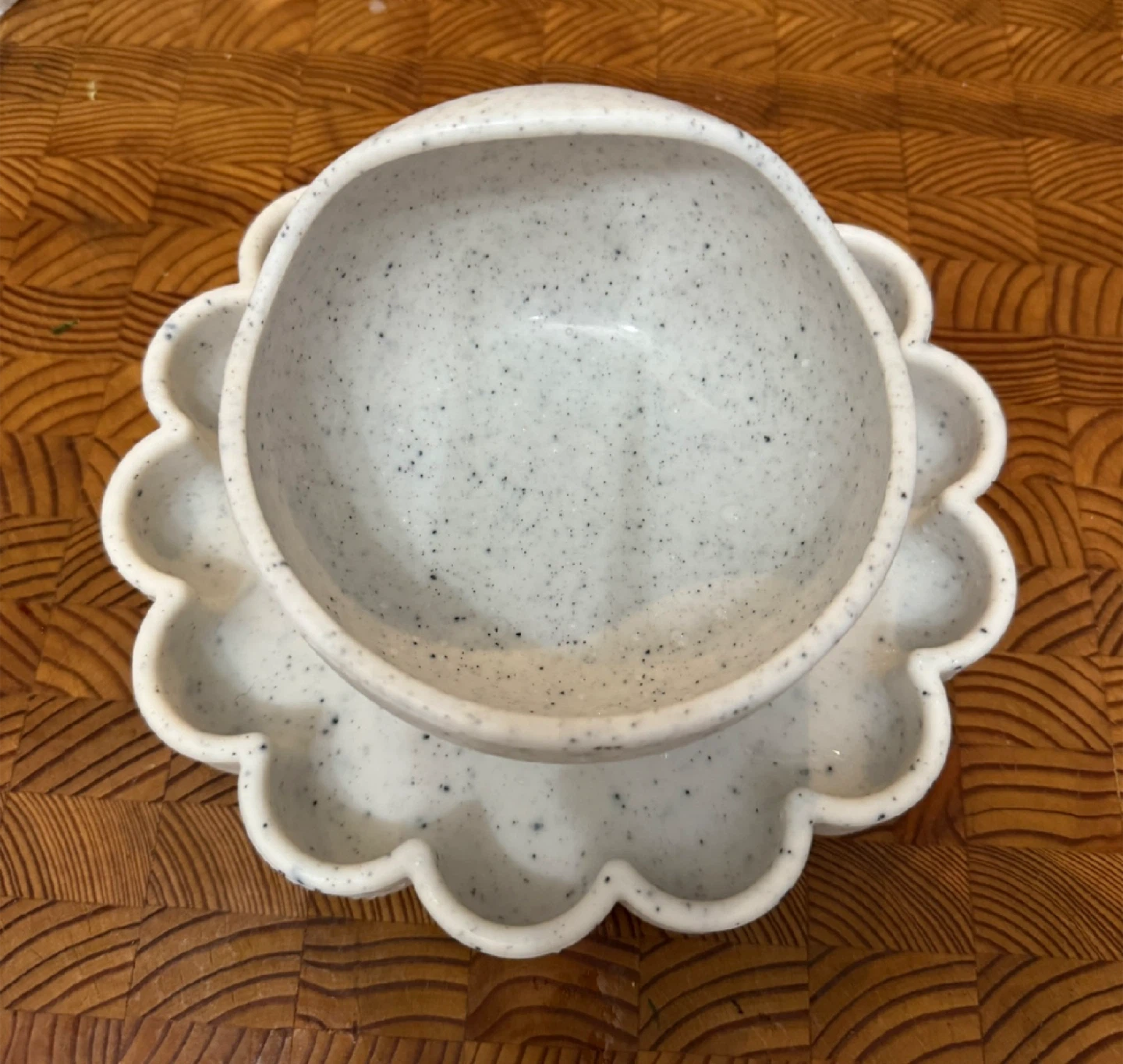 White Speckled Flower-Shaped Bowl Set - photo 2