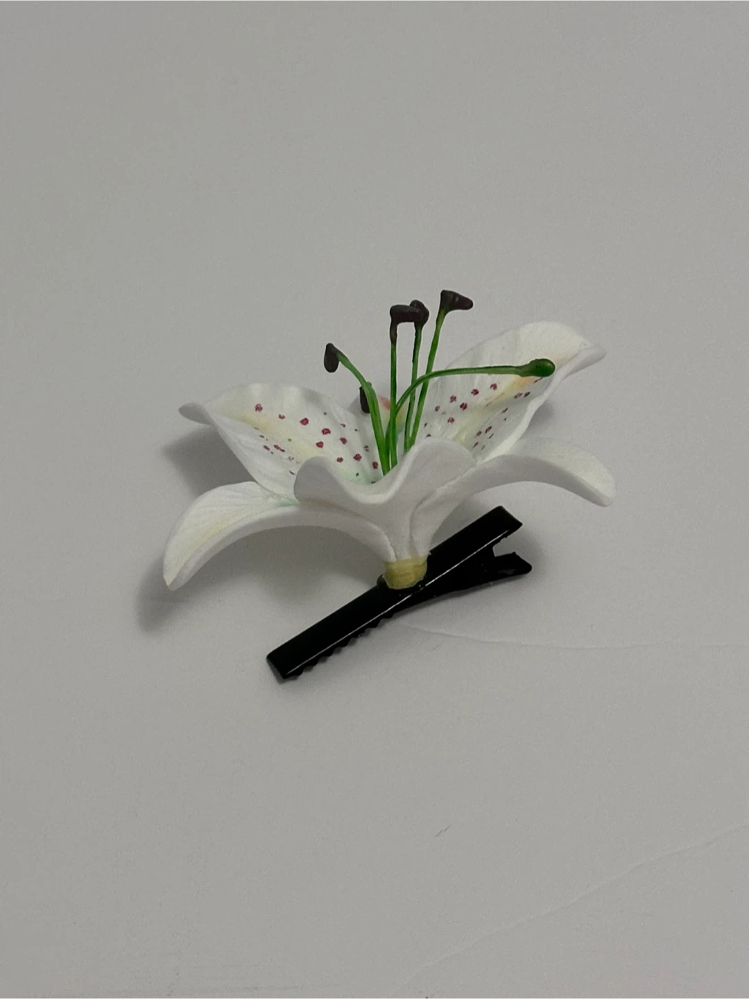 White Lily Hair Clip 🥕 - photo 4