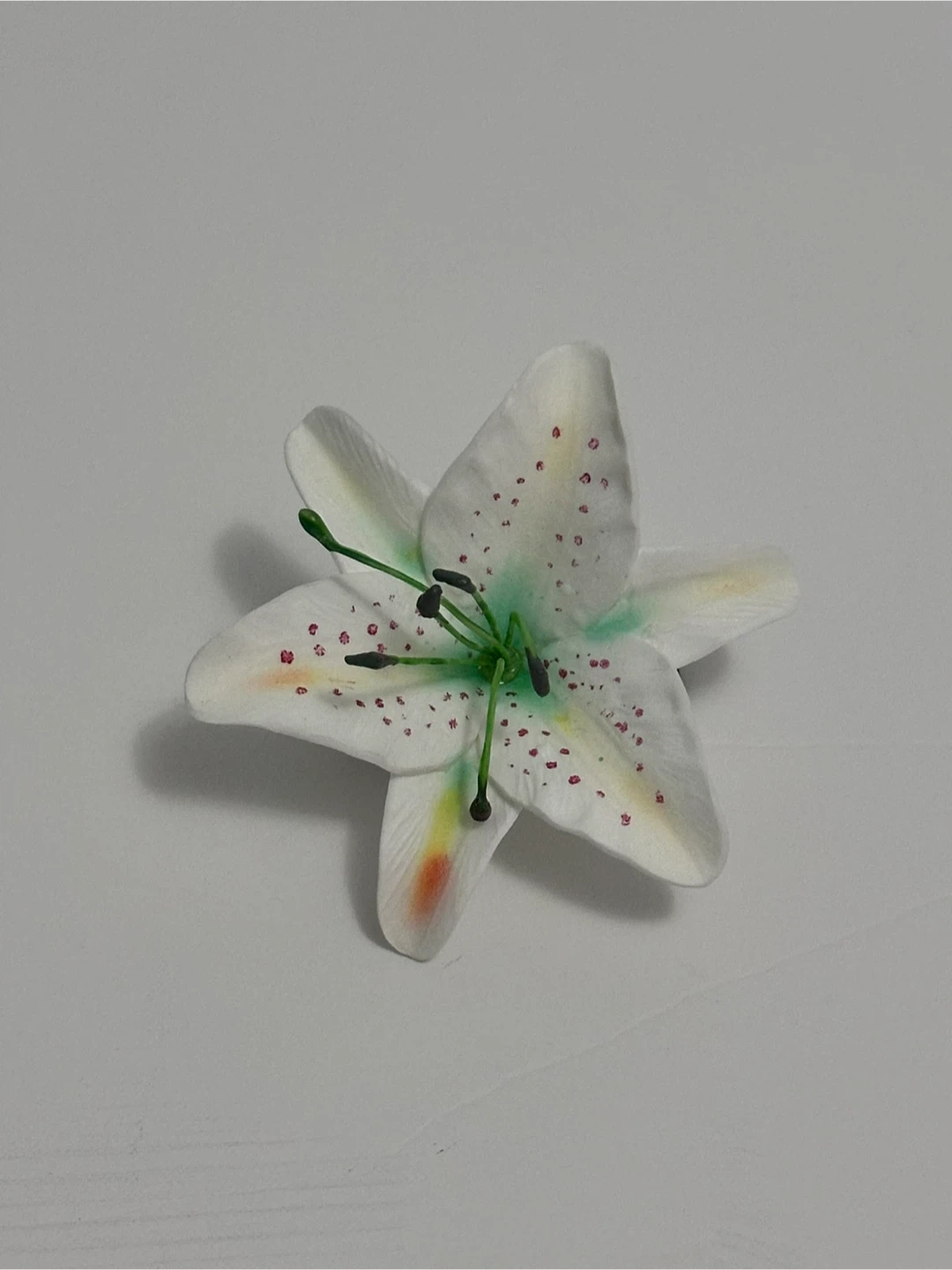 White Lily Hair Clip 🥕 - photo 2
