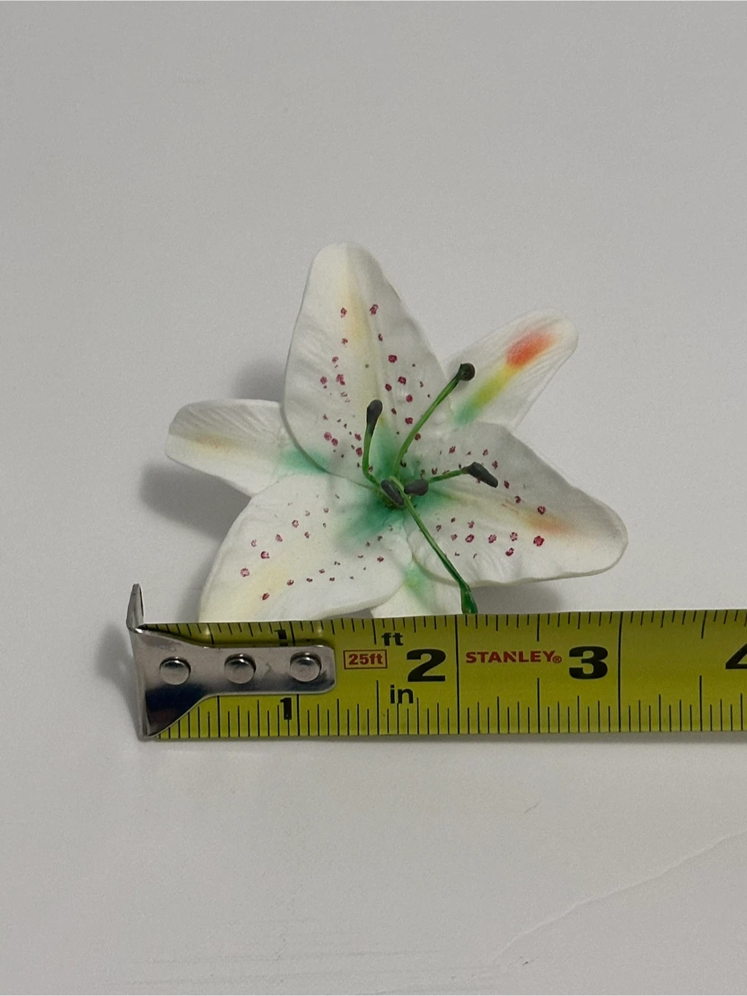 White Lily Hair Clip 🥕 - photo 5