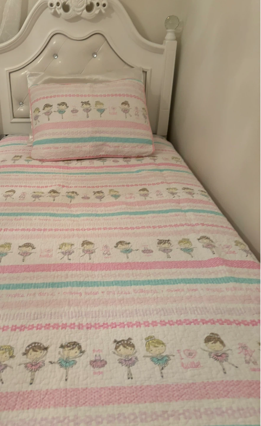 Twin Reversible Ballerina Quilt with Pillow sham. - photo 3