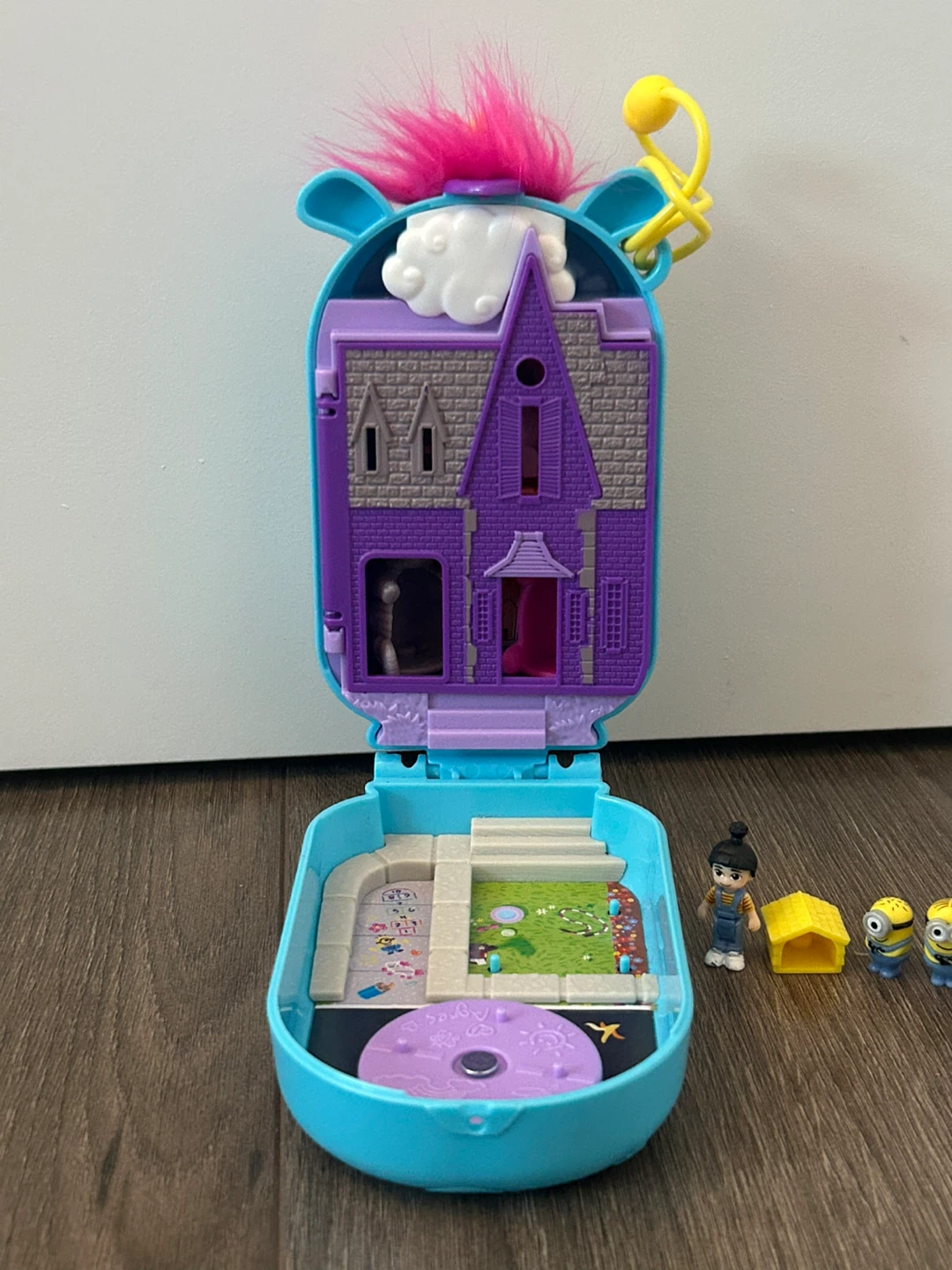 Polly Pocket Minions Themed Compact Playset - photo 4
