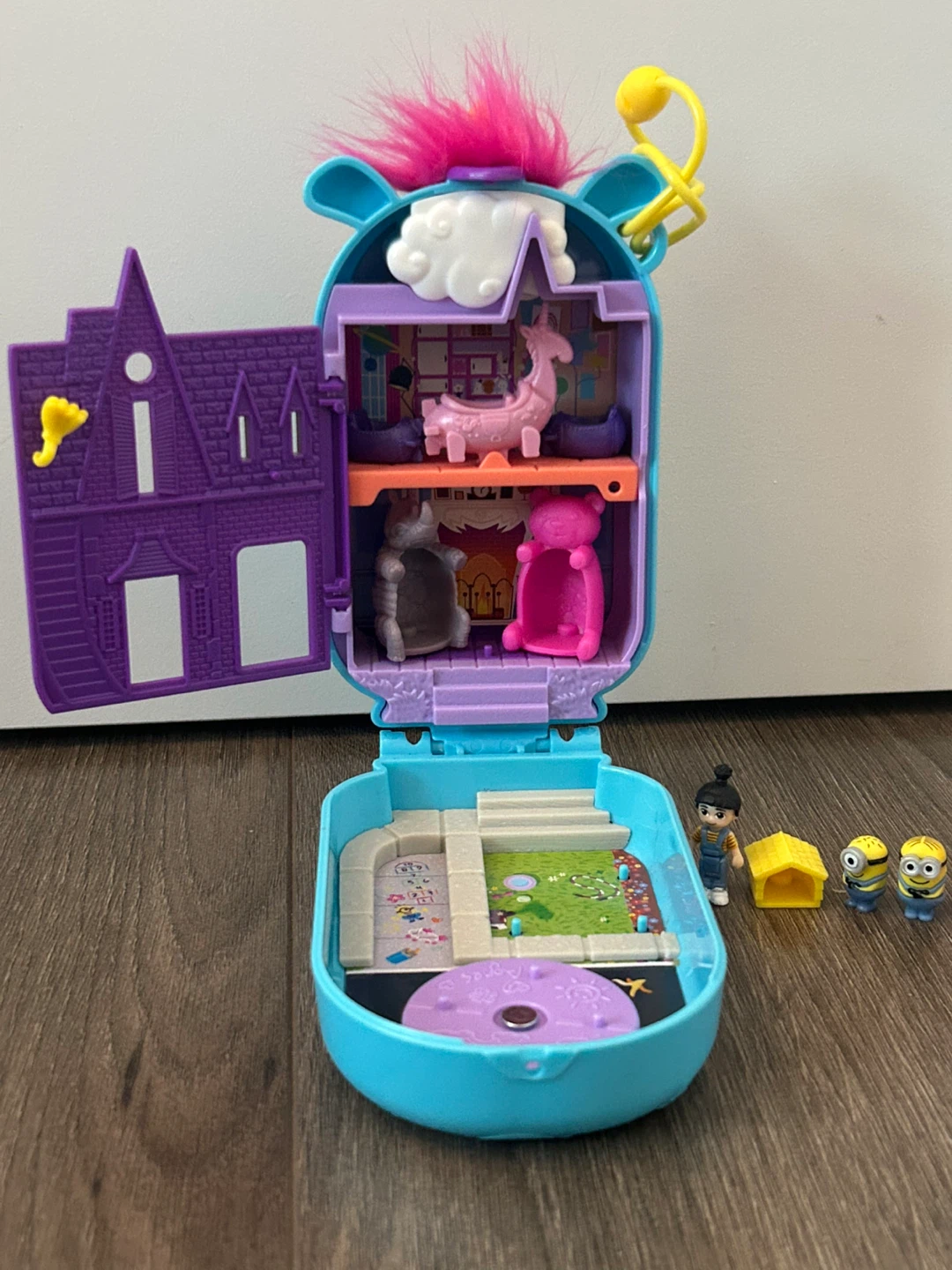 Polly Pocket Minions Themed Compact Playset - photo 5