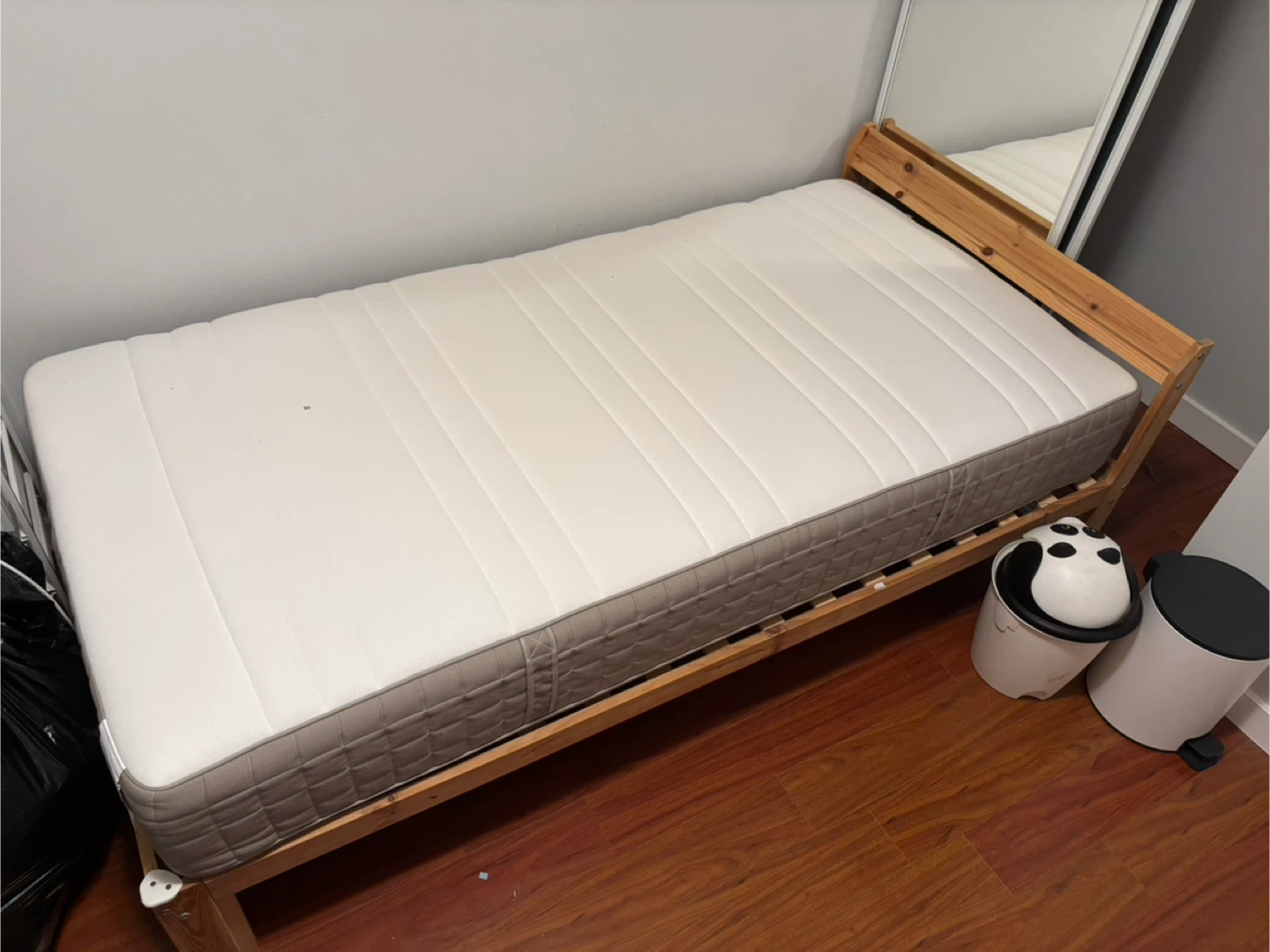 [FREE] ikea twin size bed frame and mattress