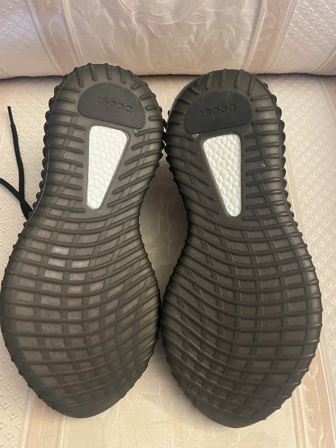 Adidas Yeezy Boost 350 V2 "Bred" - photo 2