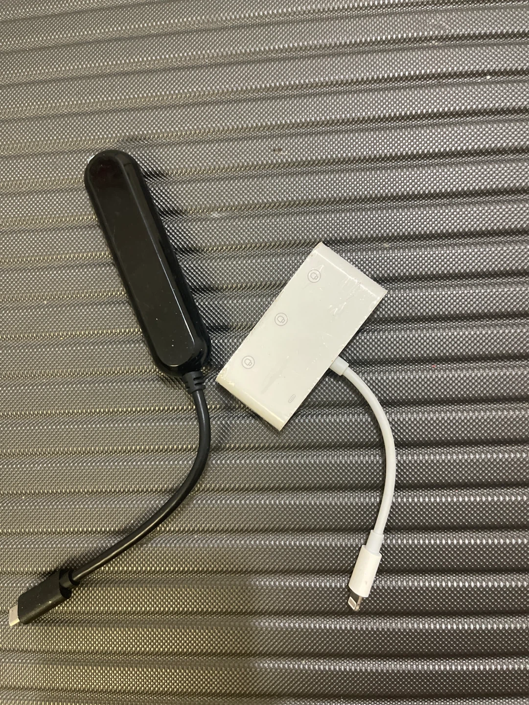 Apple Lightning to Digital AV Adapter and USB Camera Adapter