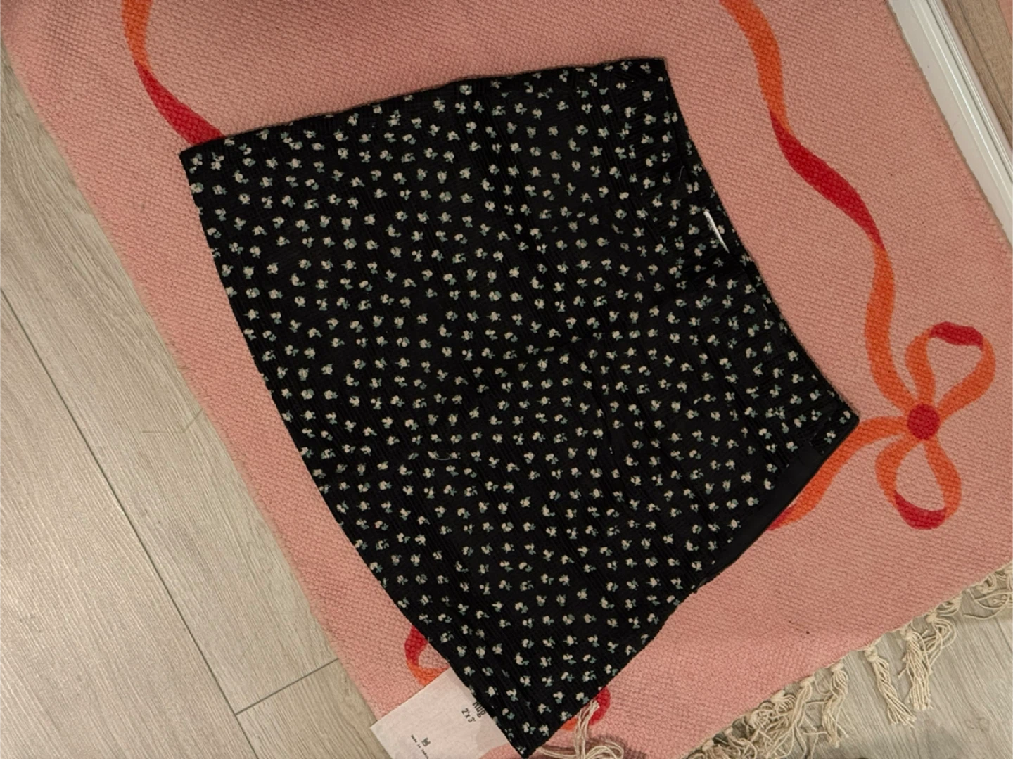 Black floral print mini skirt