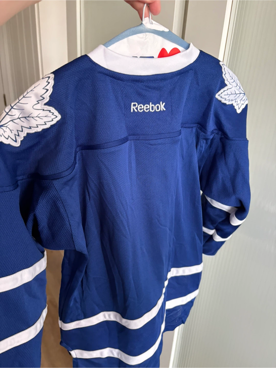 Toronto Maple Leafs Reebok Youth NHL Jersey - S/M - photo 3