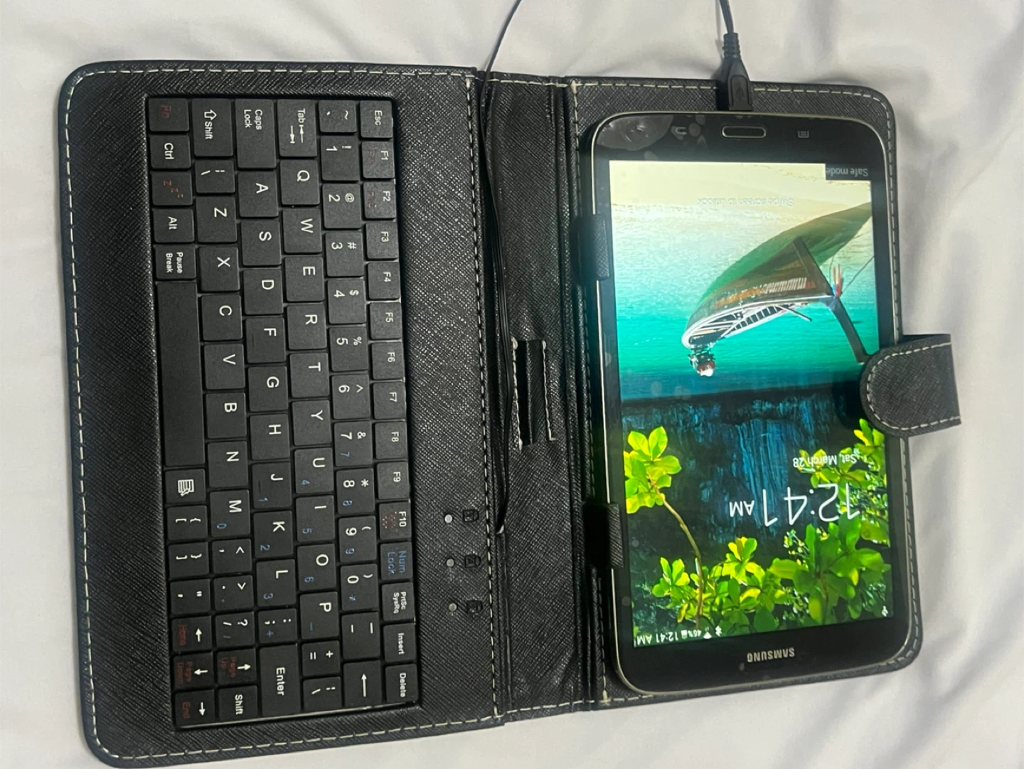 Samsung Tablet with Keyboard Case - photo 4