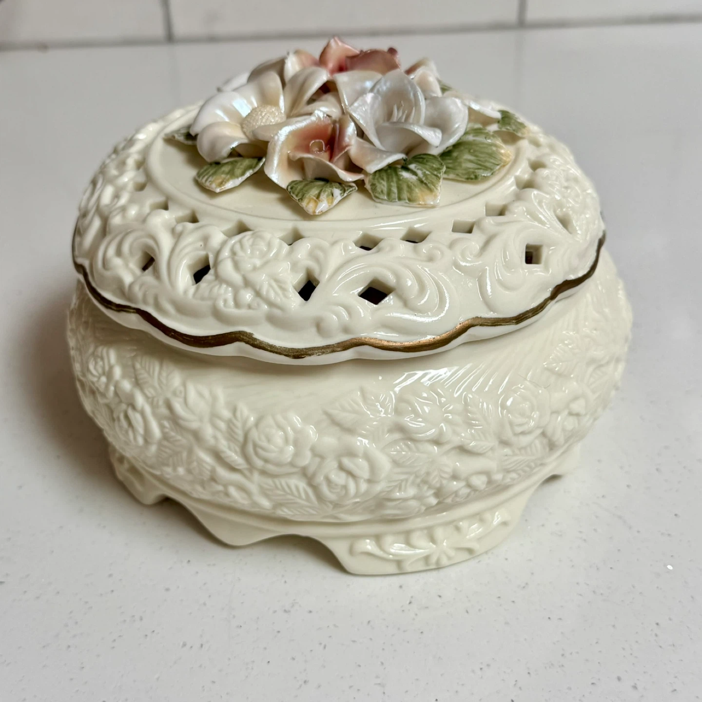 Vintage Porcelain Large Trinket Box with Lattice & Roses - photo 3