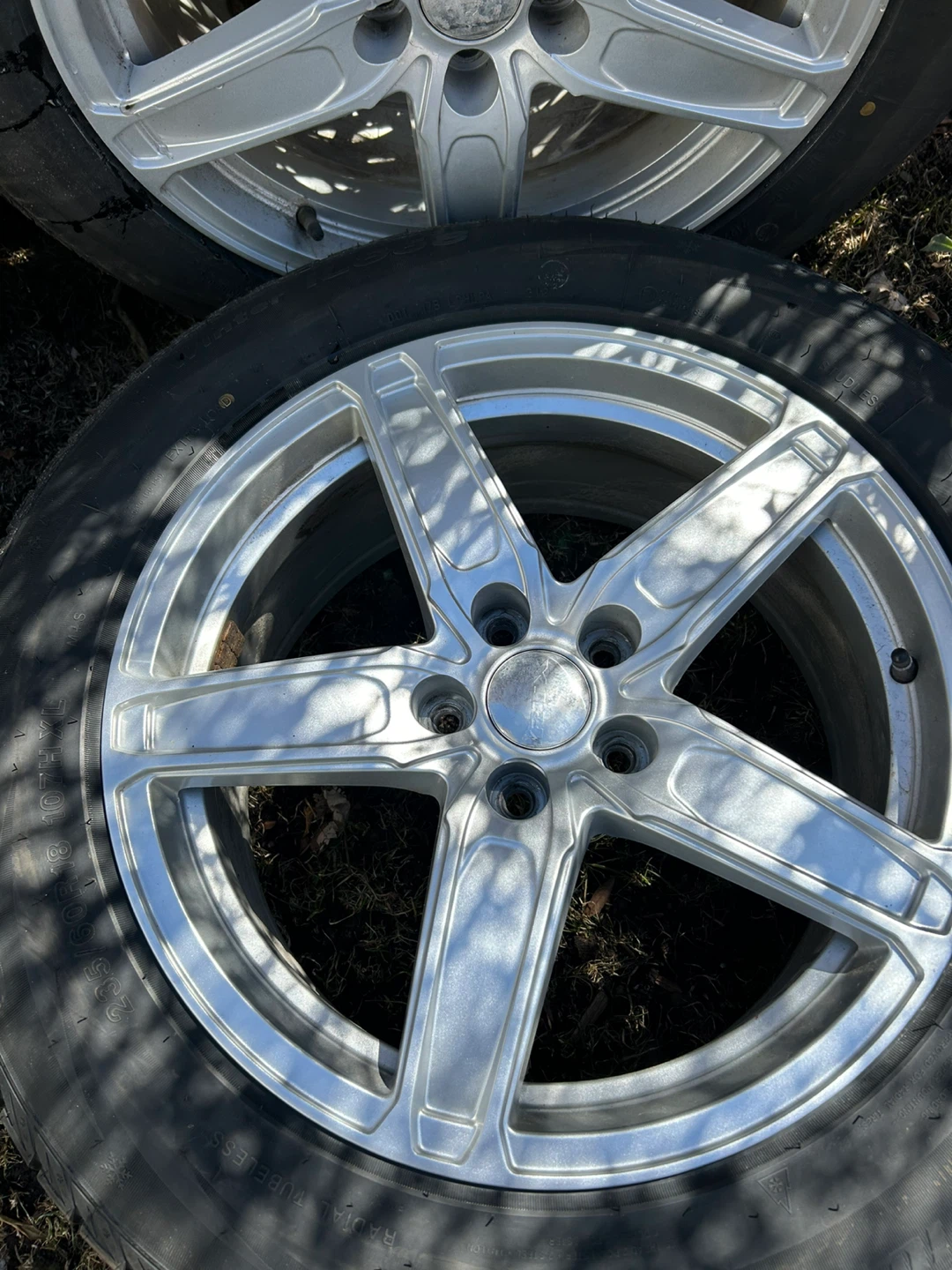 Set of 4 Winter Tires and Rims - 235/60R18 - photo 2