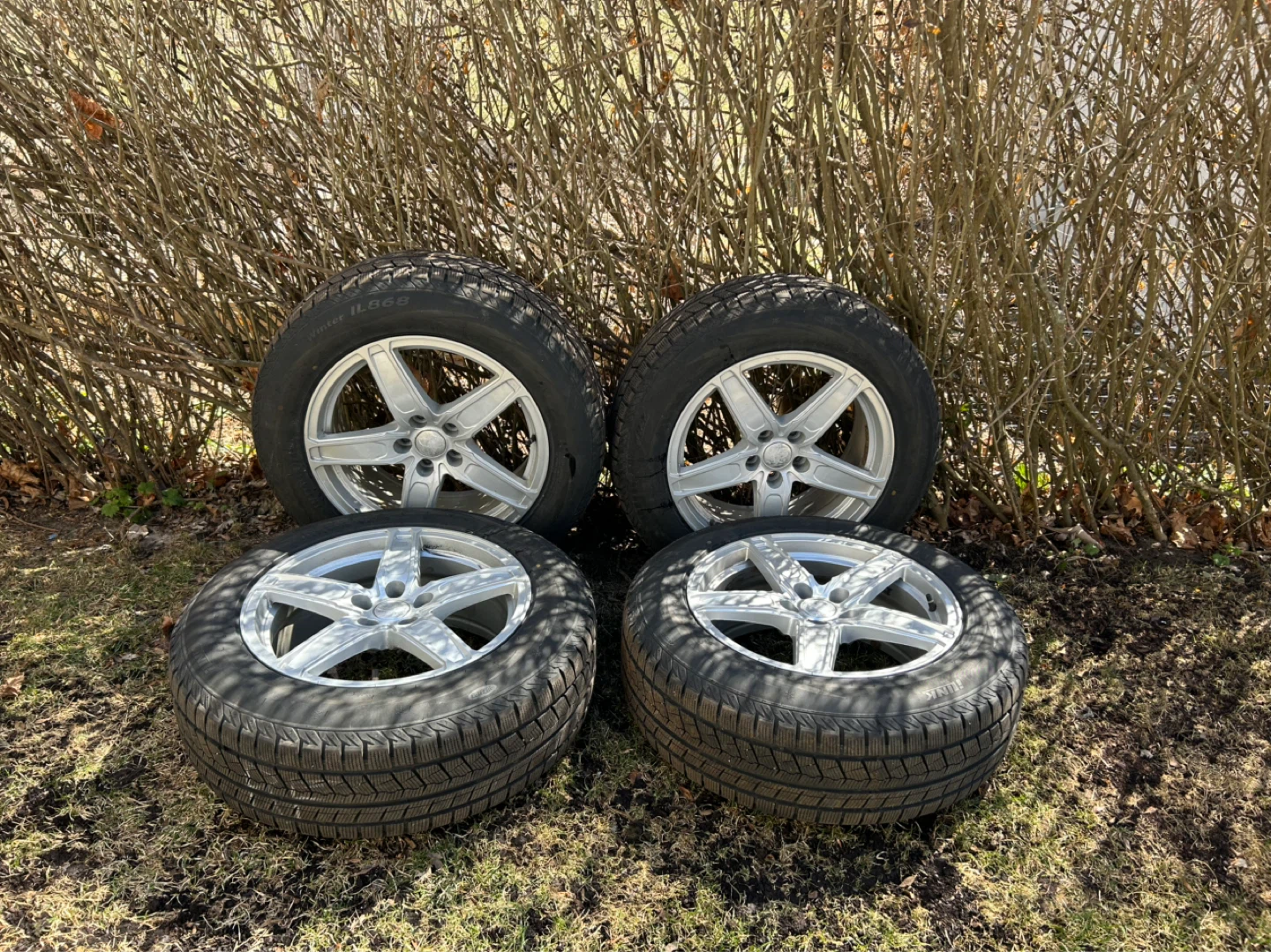 Set of 4 Winter Tires and Rims - 235/60R18