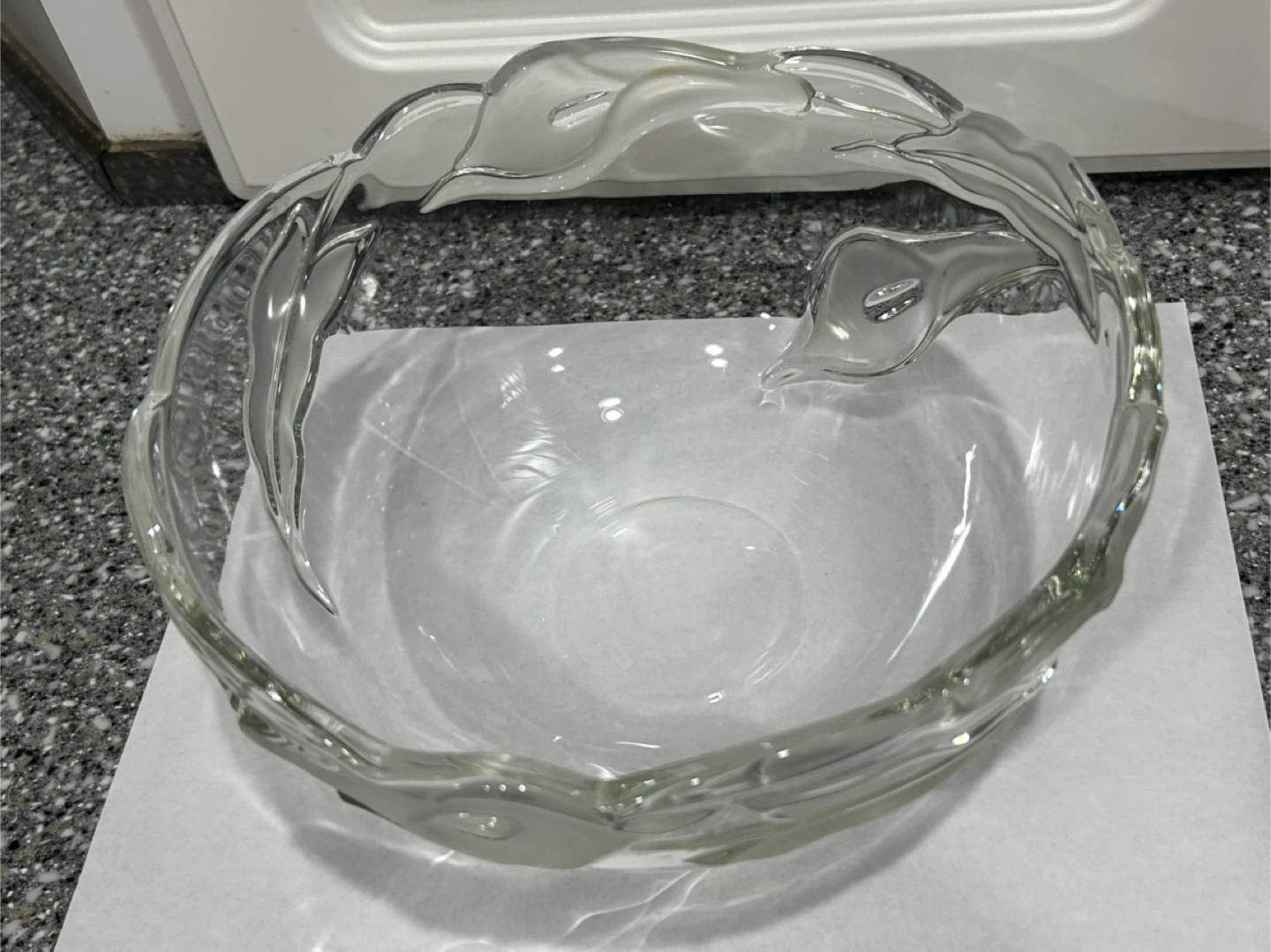 Solid Glass Leaf Bowl 9” Serving Dish 🥕 - photo 2