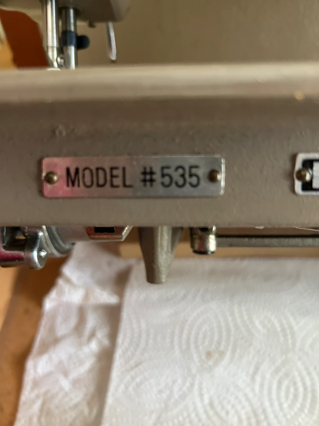 Vintage Imperial Sewing Machine Model 535 - photo 3