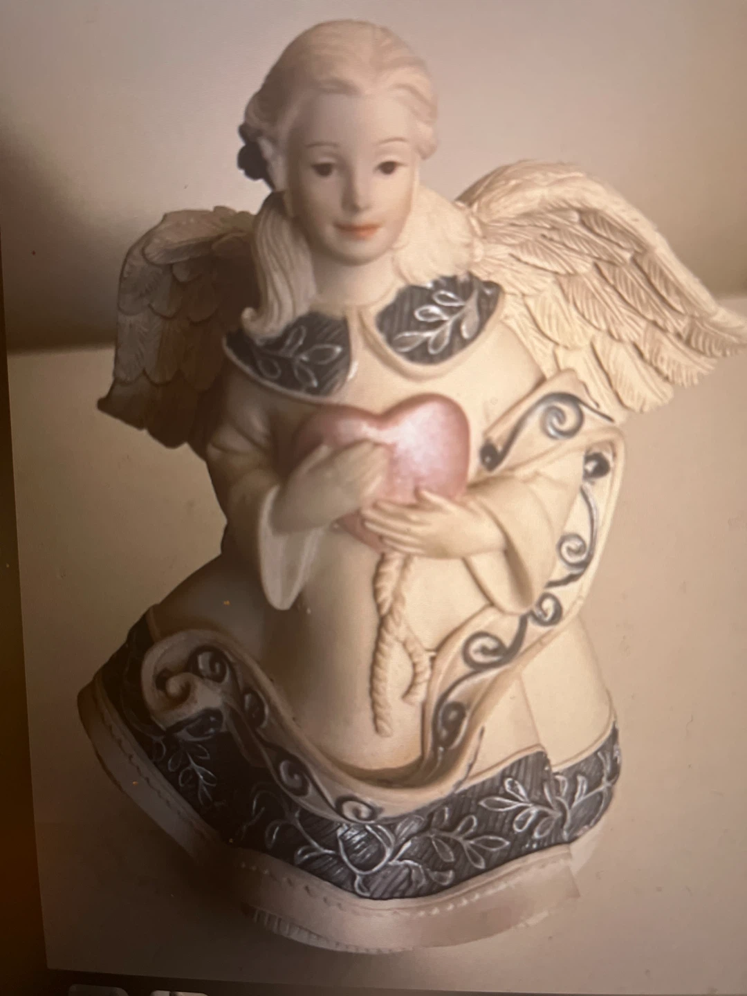 Sarah’s Angel 2002 figurines with heart and scroll - photo 2