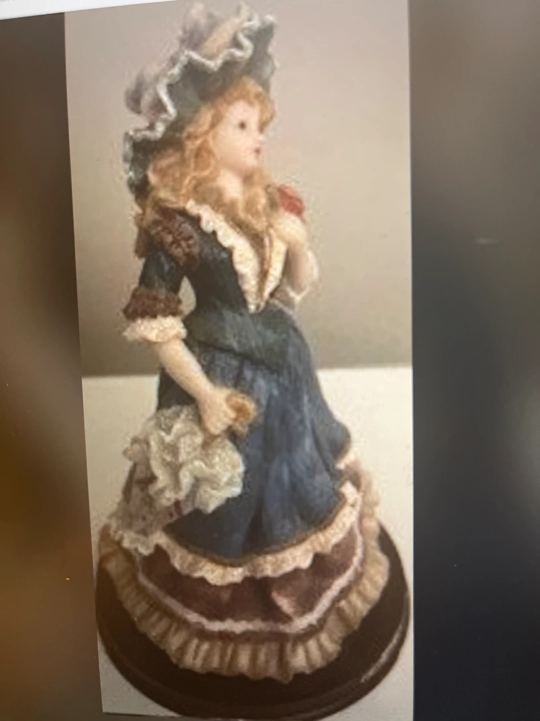 Da Vinci Decorative Figurine of a victorian lady
