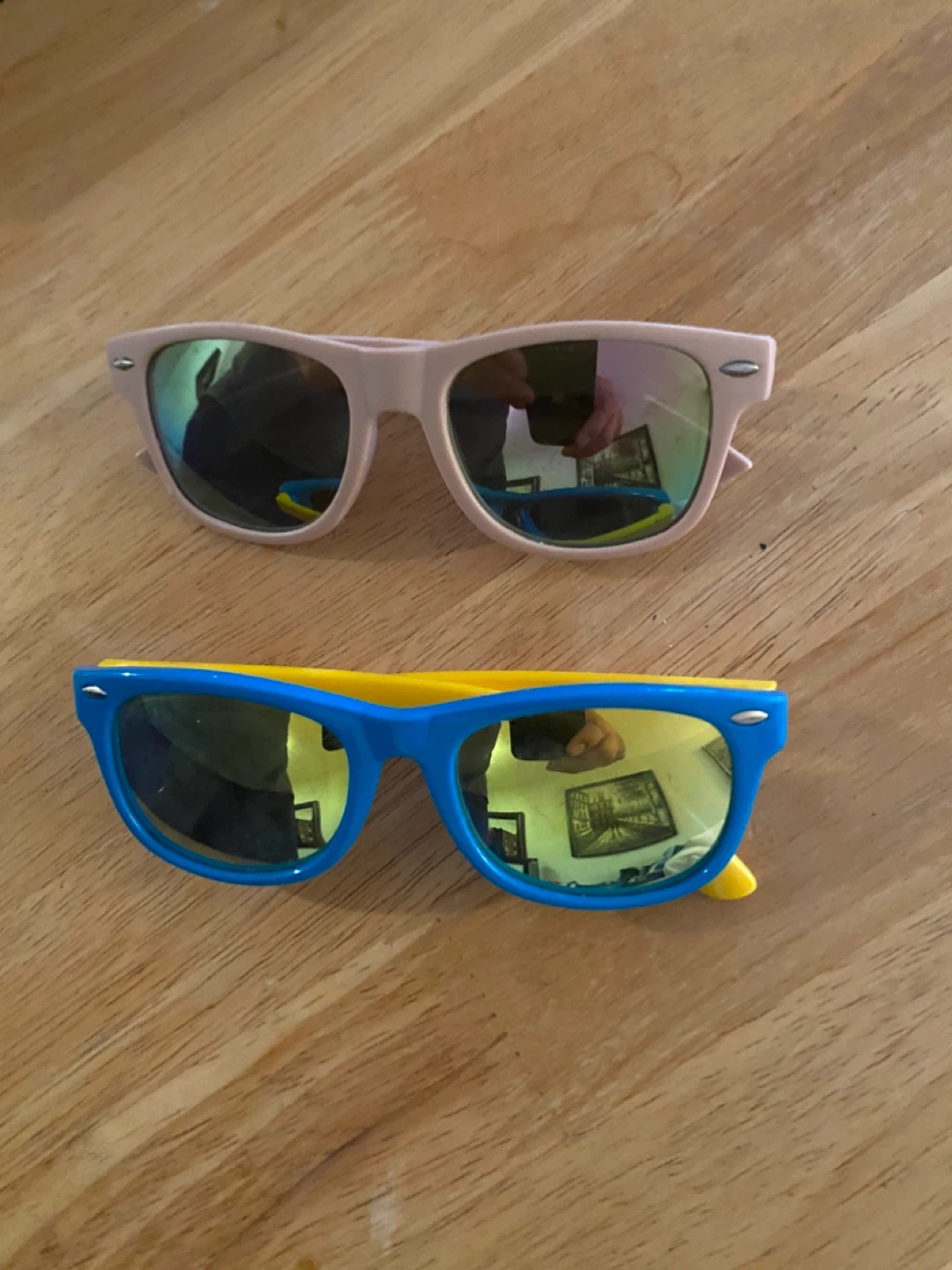 2 pairs of kids sunglasses