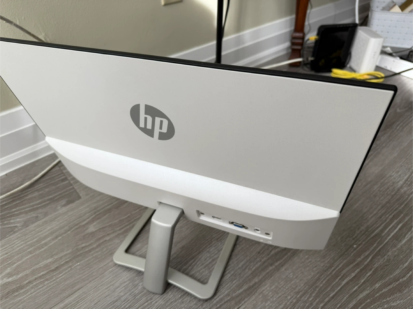 HP - 22er 21.5" IPS LED FHD Monitor (HDMI, VGA) - White/Silver - photo 2
