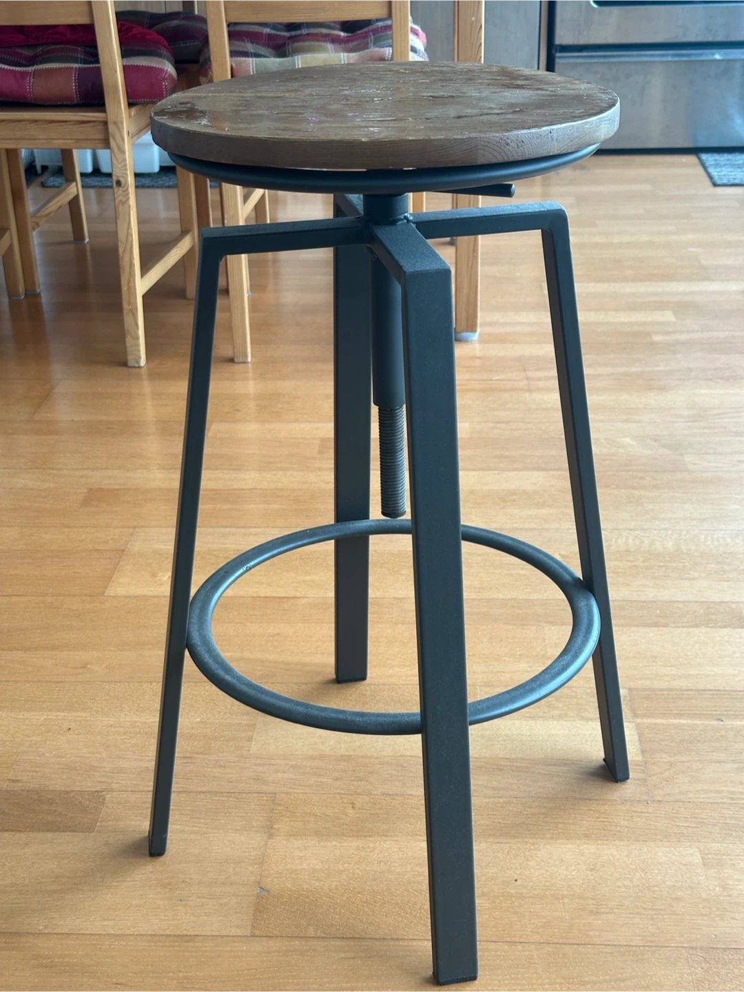 Swivel Bar Stool with Wooden Seat