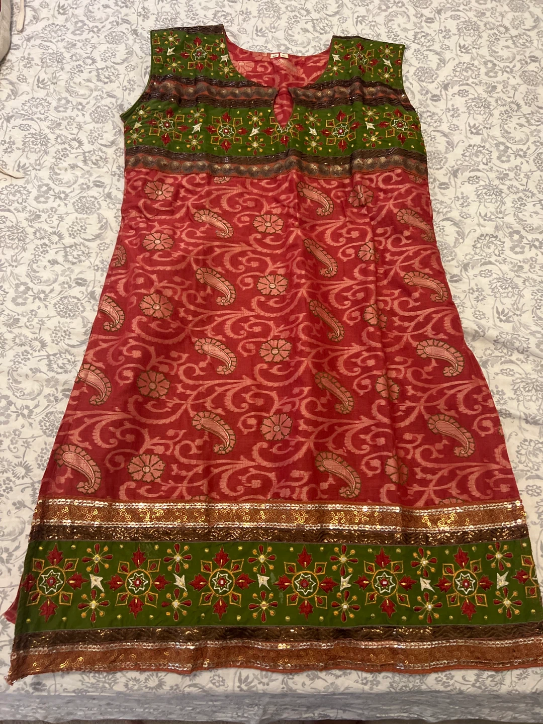 Free Women's sleeveless Kurti
