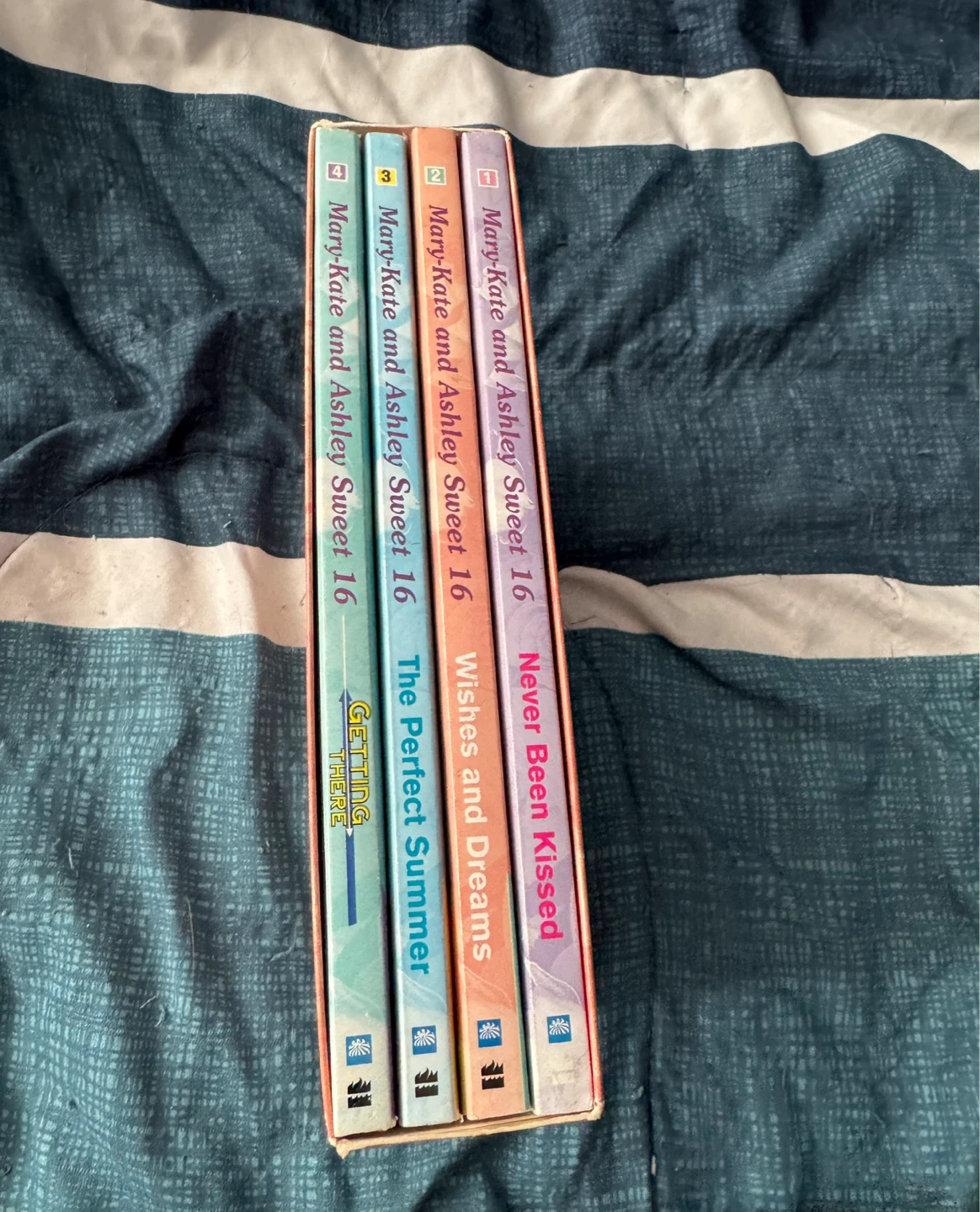 Mary-Kate and Ashley Sweet 16 Book Box Set - photo 2